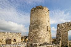 Levoča, Spišský Hrad en bijbehorende monumenten - De stad Levoča, Spišský Hrad en bijbehorende cultuurmonumenten: De Bergfried is een van de overgebleven torens van het...