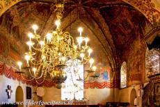 Oud Rauma - Oud Rauma: De muren en de gewelven van de Heilige Kruiskerk zijn gedecoreerd met kleurrijke middeleeuwse muurschilderingen in de...