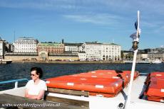 Fortress of Suomenlinna - The Helsinki to Suomenlinna ferry in the harbour of Helsinki in front of the Helsinki Kauppatori, the Market Square and Market Hall. The ferry...