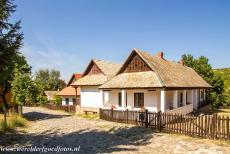 Het oude dorp Hollókő - Het oude dorp Hollókő en haar omgeving: Hollókő is een dorp in Hongarije, ongeveer 92 km ten noordoosten van Boedapest....