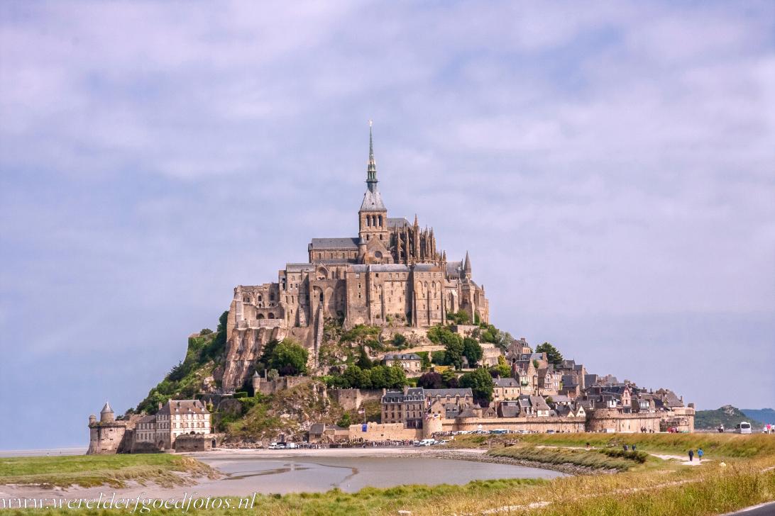 Mont Saint-Michel en zijn baai - Mont Saint-Michel en zijn baai: Mont Saint-Michel is een van de meest karakteristieke plekken in Europa. Bij hoog tij rijst de Mont... Mont Saint-Michel en zijn baai - Mont Saint-Michel en zijn baai: Mont Saint-Michel is een van de meest karakteristieke plekken in Europa. Bij hoog tij rijst de Mont...