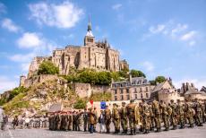 Mont Saint-Michel en zijn baai - Mont Saint-Michel en haar baai: Herdenking de D-day landingen. Tijdens WOII was Mont Saint-Michel bezet door nazi-Duitsland. Het werd in... Mont Saint-Michel en zijn baai - Mont Saint-Michel en haar baai: Herdenking de D-day landingen. Tijdens WOII was Mont Saint-Michel bezet door nazi-Duitsland. Het werd in...
