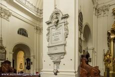 Historisch centrum van Warschau - Historisch centrum van Warschau: In een zuil van de Heilige Kruiskerk in Warschau bevindt zich de urn met het hart van Frédéric...