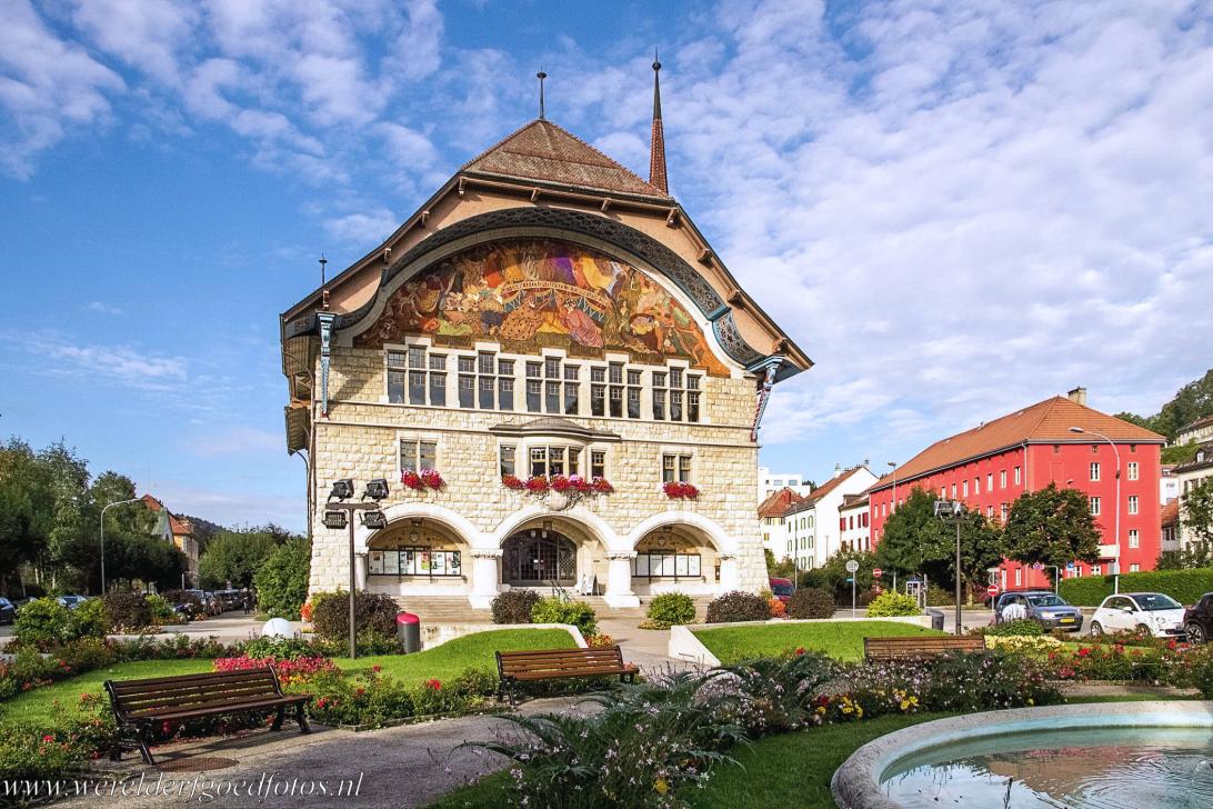 La Chaux-de-Fonds en Le Locle - La Chaux-de-Fonds / Le Locle, de stadsplanning van de horlogemakersstadjes: Het voormalige stadhuis van Le Locle. Na enkele allesverwoestende... La Chaux-de-Fonds en Le Locle - La Chaux-de-Fonds / Le Locle, de stadsplanning van de horlogemakersstadjes: Het voormalige stadhuis van Le Locle. Na enkele allesverwoestende...