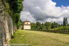 Sacri Monti van Piemonte en Lombardije - Heilige Bergen (Sacri Monti) van Piemonte en Lombardije: Een twee kilometer lang voetpad van gras en kiezelstenen leidt langs een aantal...