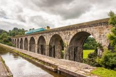 Pontcysyllte Aquaduct - Het Chirk Aquaduct met erachter het Chirk Railway Viaduct (Chirk spoorwegviaduct). Het Chirk Aquaduct werd ook ontworpen door Thomas...