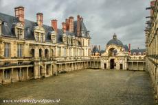 Paleis en park van Fontainebleau - Paleis en park van Fontainebleau: De Cour Ovale ligt in het midden van het paleis, ongeveer op de plaats van het oorspronkelijke middeleeuwse...
