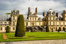 Paleis en park van Fontainebleau - Het paleis en park van Fontainebleau: De beroemde hoefijzervormige trap op de binnenhof. De binnenhof wordt de Cour du Cheval Blanc of de...