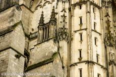 Kathedraal van Bourges - Kathedraal van Bourges: De noordtoren van de kathedraal begaf het in 1506 en werd herbouwd in 1542. De noordtoren wordt ook de...