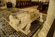Loire Valley - Loire Valley between Sully-sur-Loire en Chalonnes: The tomb of King Philip I of France, the king was buried in the Fleury Abbey Church in...