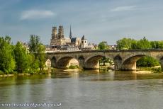 Loire Vallei - De Loire Vallei tussen Sully-sur-Loire en Chalonnes-sur-Loire: De kathedraal Sainte-Croix van Orléans wordt nu vaak geassocieerd met Jeanne...