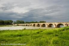 Loire Valley - Loire Valley: The 440 metres long stone bridge at Beaugency is probably the oldest bridge over the Loire, the 12th century bridge has 26...