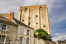 Loire Vallei - De Loire Vallei tussen Sully-sur-Loire en Chalonnes-sur-Loire: De Caesar Toren in Beaugency is een van de oudste voorbeelden van...