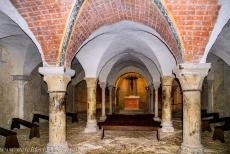 Basiliek en heuvel in Vézelay - De kerk en heuvel van Vézelay: De Karolingische crypte van de basiliek van Vézelay herbergt een relikwie van Maria... Basiliek en heuvel in Vézelay - De kerk en heuvel van Vézelay: De Karolingische crypte van de basiliek van Vézelay herbergt een relikwie van Maria...