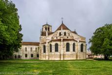Basiliek en heuvel in Vézelay - Kerk en heuvel van Vézelay: De basiliek van Maria Magdalena ligt op een heuveltop, het hoogste punt van het kleine dorp... Basiliek en heuvel in Vézelay - Kerk en heuvel van Vézelay: De basiliek van Maria Magdalena ligt op een heuveltop, het hoogste punt van het kleine dorp...