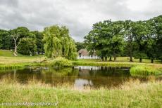 The par force hunting landscape in North Zealand - The par force hunting landscape in North Zealand: The Magasindammen, the Magazine Pond, in front of an old thatched barn or stable,...
