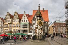 Stadhuis en Roland standbeeld in Bremen - Het Rolandstandbeeld naast het stadhuis op het marktplein van Bremen. In de middeleeuwen werden veel Rolandstandbeelden opgericht,...