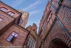 Historisch centrum van Stralsund - Historisch centrum van Stralsund: Een detail van de gevel van het gotische bakstenen stadhuis. Het historische stadhuis van Stralsund werd gebouwd...