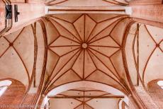 Historisch Centrum Wismar - Historisch stadscentrum van Wismar:  De gewelven van de St. Joriskerk zijn verfraaid met rode baksteen. De St. Joriskerk is...