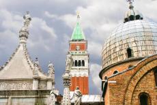 Venetië en de Lagune - Venetië en de Lagune: De basiliek van San Marco en Campanile (klokkentoren). La Marangona, een van de klokken, overleefde de instorting...