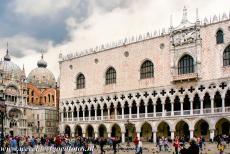 Venetië en de Lagune - Venetië en de Lagune: Het Palazzo Ducale, het Dogenpaleis, werd gebouwd in de periode 1309-1424, aan de linkerkant staat de...