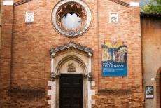 Historisch centrum van Urbino - Het historisch centrum van Urbino: Het Oratorio di San Giovanni Battista, het oratorium van de Heilige Johannes de Doper, is verfraaid met...