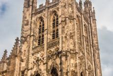 Kathedraal van Canterbury - Kathedraal van Canterbury: De beroemde klokkentoren Bell Harry uit 1498. De kathedraal heeft eenentwintig klokken verdeeld over drie...