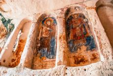 Sassi di Matera en grotkerken van Matera - Sassi di Matera en de grotkerken van Matera: Een 17de eeuws fresco in de kerk van Madonna de Idris. De kerk is gedecoreerd met meerdere...