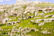 Sassi di Matera en grotkerken van Matera - De Sassi di Matera en de grotkerken van Matera: Deze grotwoningen behoren tot de allereerste nederzettingen in Italië, ze dateren uit de...