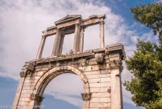 Acropolis van Athene - De Poort van Hadrianus ligt aan de voet van de Acropolis van Athene, dichtbij de tempel van de Olympische Zeus. De monumentale marmeren...