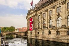 Museumsinsel Berlijn - Museumsinsel (Museum Island): The Bode Museum was designed by Ernst von Ihne and built in 1897-1904. The Neo-Baroque museum was heavily...