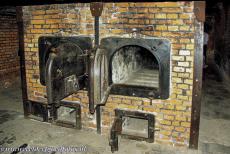 Auschwitz - Birkenau - Duits nazi concentratie- en vernietigingskamp Auschwitz - Birkenau (1940-1945): Een van de nog bestaande ovens in het crematorium van...