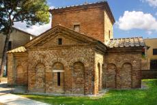 Vroegchristelijke monumenten van Ravenna - Het Mausoleum van Galla Placidia behoort tot de oudste monumenten van Ravenna. Het werd gebouwd in 425-450, de binnenzijde...