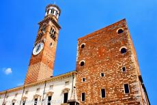 De stad Verona - De stad Verona: De Torre dei Lamberti is de klokkentoren van Verona. De toren werd gebouwd in 1172. De Torre dei Lamberti is 84 meter hoog, de...