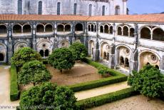 Klooster van Alcobaça - Klooster van Alcobaça: De kloostertuin is beplant met heerlijk geurende sinaasappelbomen. Sinaasappelbomen bloeien en dragen...