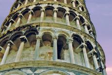 Piazza del Duomo, Pisa - Piazza del Duomo in Pisa: The Leaning Tower of Pisa is one of the icons of Italy. Inside the tower is a spiral staircase, with 294 steps...
