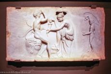 Archeologische sites van Pompeii en Herculaneum - Archeologische opgravingen van Pompeii, Herculaneum en Torre Annunziata: Een kunstobject van marmer dat werd opgegraven in Pompeii. Het...