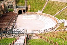 Archeologische sites van Pompeii en Herculaneum - Archeologische opgravingen van Pompeii, Herculaneum en Torre Annunziata: Het Odeon in Pompeii was een klein theater uit 80 v.Chr. Het bood...
