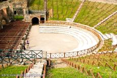 Archeologische sites van Pompeii en Herculaneum - Archeologische opgravingen van Pompeii, Herculaneum en Torre Annunziata: Het Odeon in Pompeii was een klein theater uit 80 v.Chr. Het bood...