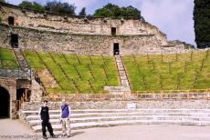 Archeologische sites van Pompeii en Herculaneum - Het Teatro Grande in Pompeii. Toen de steden Pompeii, Herculaneum en Torre Annunziata in 79 n.Chr. werden verwoest door een eruptie van de...