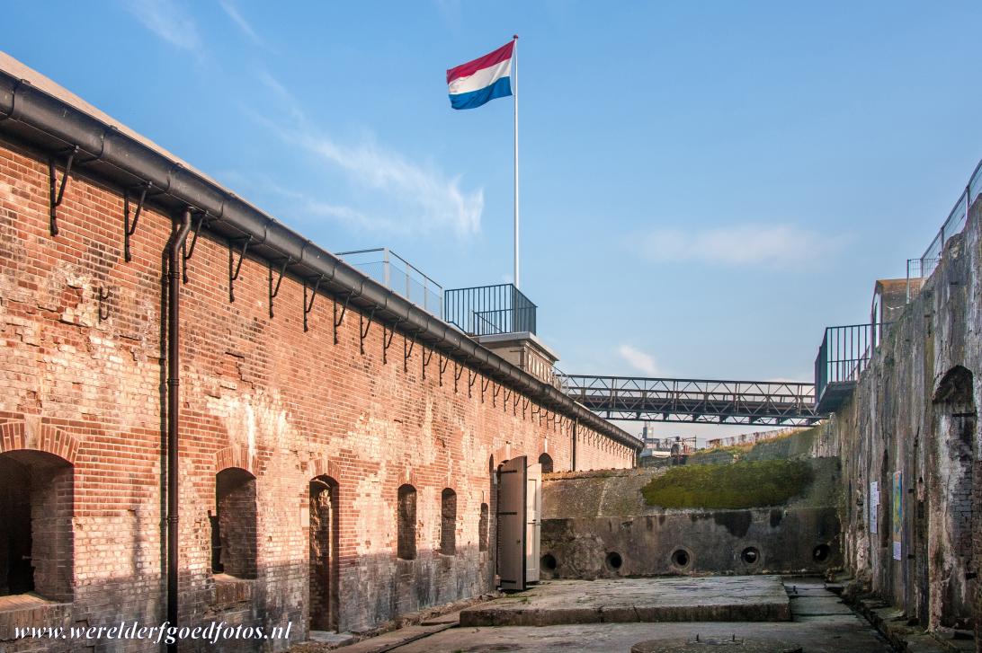 Stelling van Amsterdam - Fort aan het Pampus - Het Fort aan het Pampus is waarschijnlijk het bekendste fort van de Stelling van Amsterdam. Na de Frans-Duitse oorlog van 1870-1871 werden...