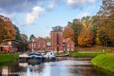 De vier scheepsliften in het Canal du Centre - De vier scheepsliften in het Canal du Centre en hun omgeving bij de gemeenten La Louvière en Le Roeulx in Henegouwen: Het rode...