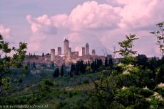 Historisch centrum San Gimignano - San Gimignano ligt op de top van een heuvel, 334 meter boven zeeniveau, de 14 overgebleven middeleeuwse torens van San Gimignano zijn van een...