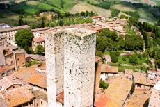 Historisch centrum San Gimignano - Historisch centrum van San Gimignano: De Torri dei Salvucci of Torri Gemelle, de zogenoemde Tweelingtorens van San Gimignano. De torens waren...