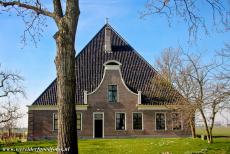 Droogmakerij de Beemster (Beemster Polder) - The Beemster Polder is also famous for the characteristic 'stolpboerderijen', traditional Dutch farmhouses in the shape of...