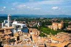 Historisch centrum van Siena - De campanile van de Dom van Siena verrijst boven het historisch centrum van Siena, de toren is 77 meter hoog. De Dom staat op het hoogste...