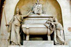 Historisch centrum van Florence - Historisch centrum van Florence: In de Santa Croce staat de lege tombe van Dante. Dante werd tijdens zijn leven verbannen uit Florence, hij...