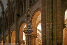 Santiago de Compostela (Oude stad) - Santiago de Compostela (Oude stad): De Botafumeiro hangt aan het gewelf van de kathedraal van Santiago de Compostela. De Botafumeiro...