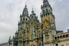Santiago de Compostela (Oude stad) - Santiago de Compostela (Oude stad): De façade en torens van de kathedraal van Santiago de Compostela. De torens van de...