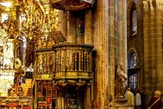 Santiago de Compostela (Oude stad) - Santiago de Compostela (Oude stad): Een bronzen preekstoel van de kathedraal van Santiago de Compostela. De kathedraal ligt aan Plaza...